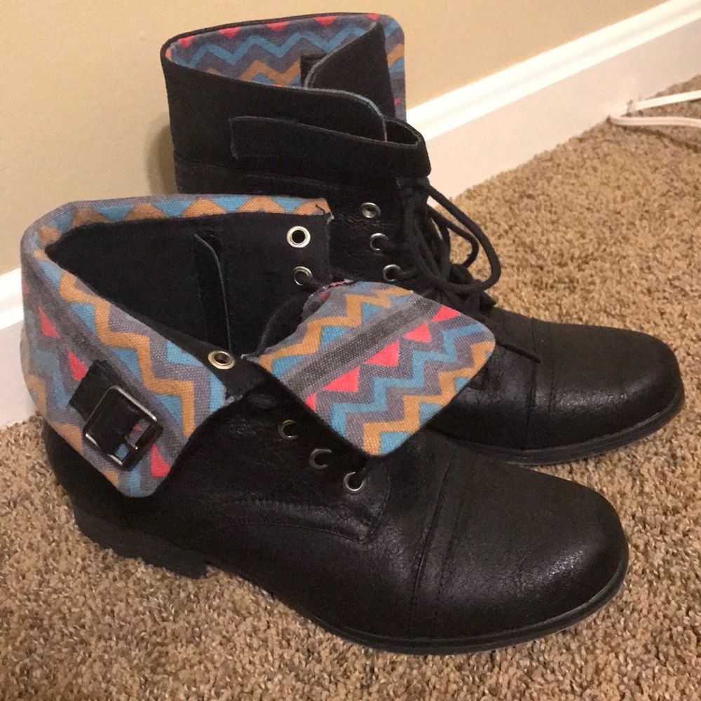 Madden Girl Black Combat boots w/ fold down print